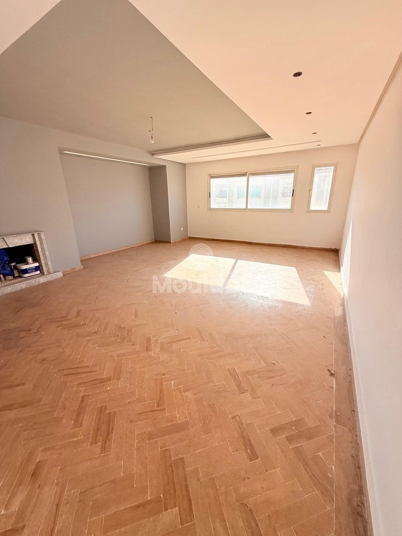 Do wynajęcia: elegancja i komfort w Złotym Trójkącie - Photo 1