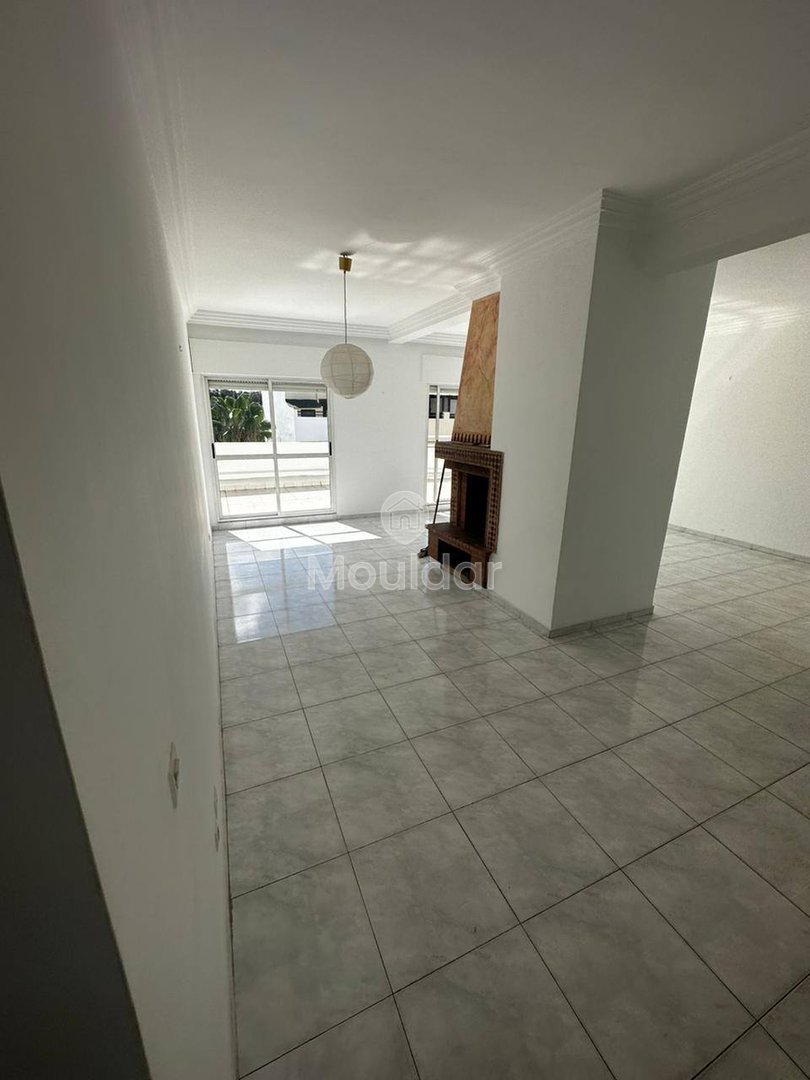 شقة للإيجار: ٣ غرف نوم في الرباط، تراس خاص - Photo 1