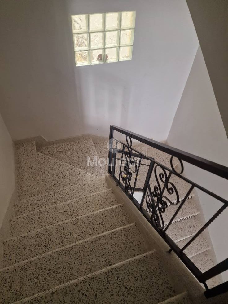 شقة للإيجار في القصر الكبير مع شرفة ساحرة - Photo 13