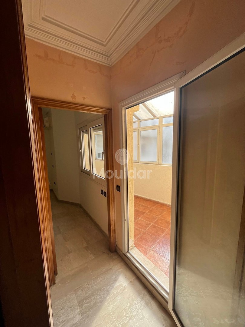 Casablanca'da teras ve klima ile modern bir daire kiralık - Photo 6