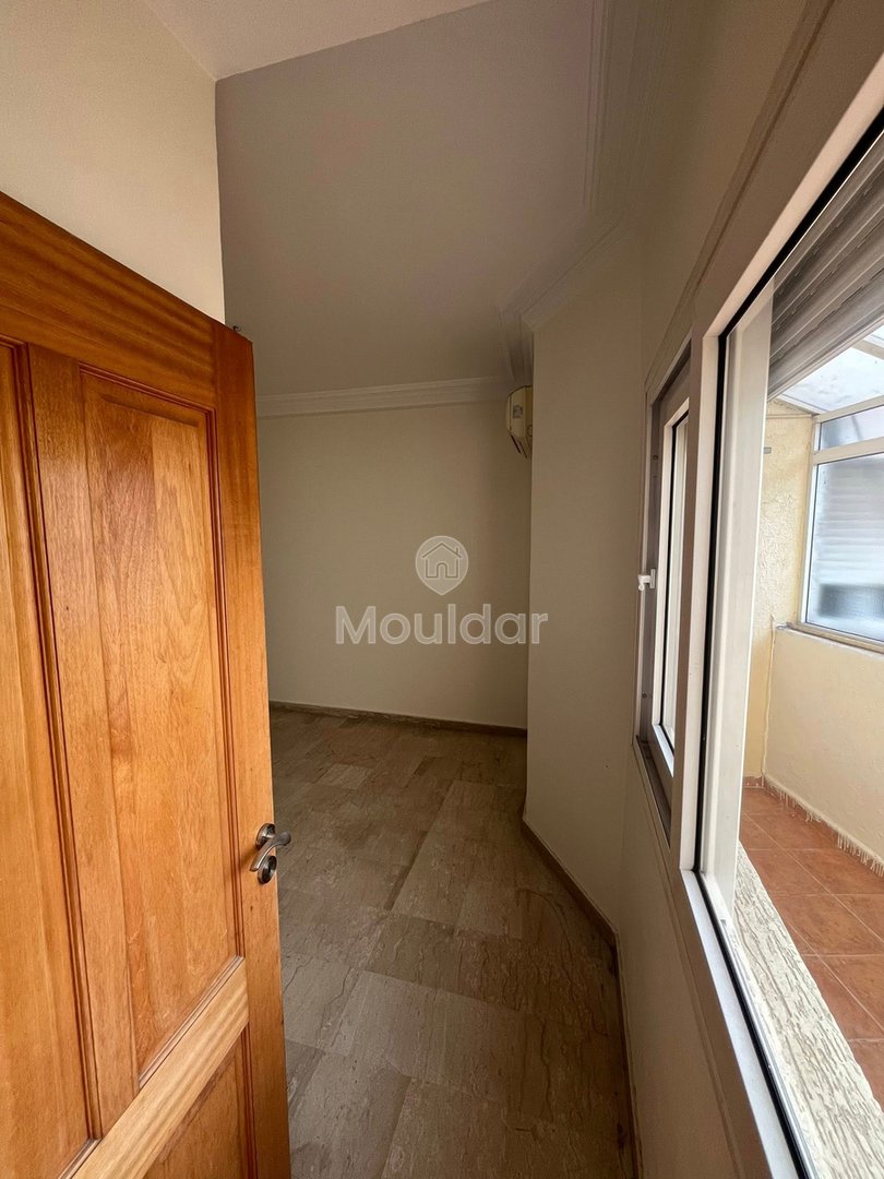 Casablanca'da teras ve klima ile modern bir daire kiralık - Photo 9