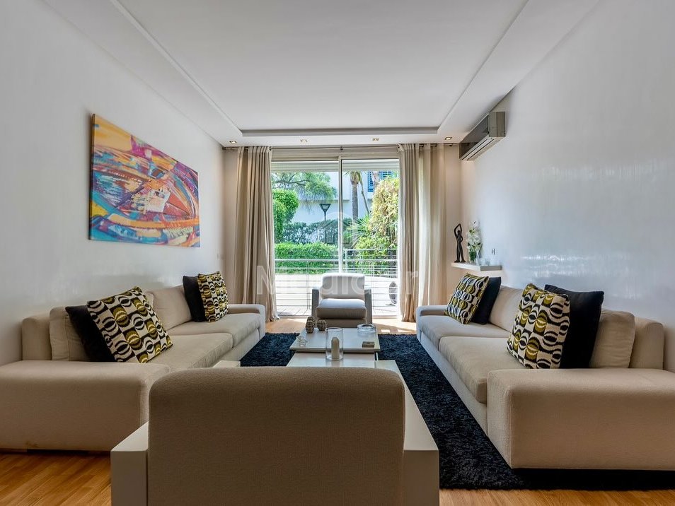 شقة للإيجار في عين دياب: رفاهية وراحة - Photo 1