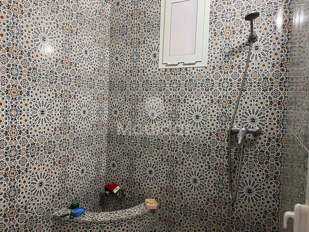 فيلا عصرية في الرباط: 4 غرف نوم، حديقة وشرفة - Photo 17