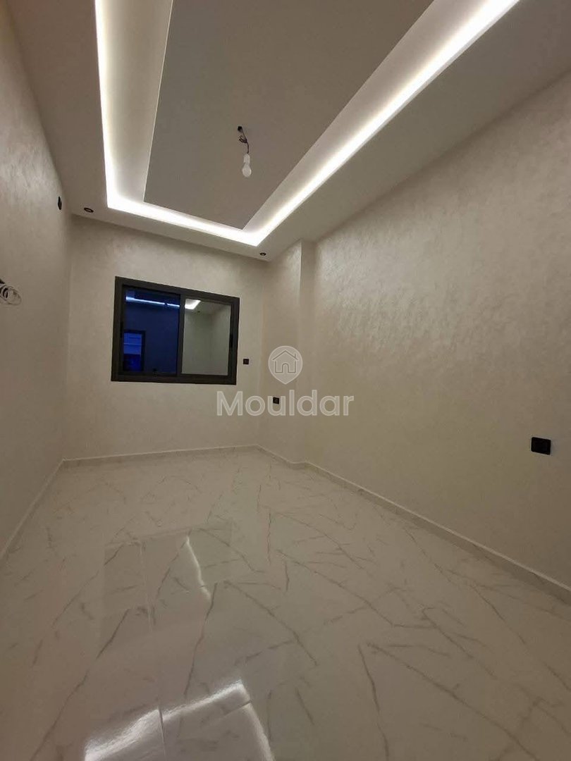 Apartment in Martil: 2 Bedrooms with Balcony and Equipped Kitchen - Photo 1