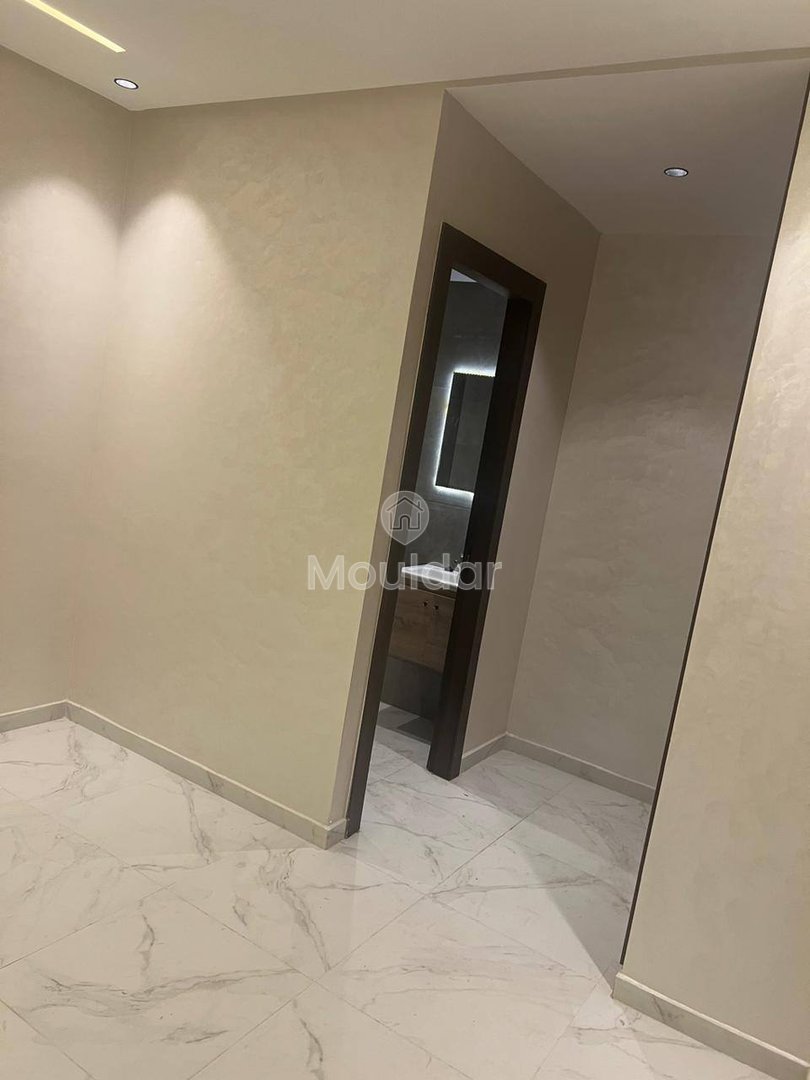 Appartement te huur in Sidi Maarouf: 2 kamers, uitgerust - Photo 1