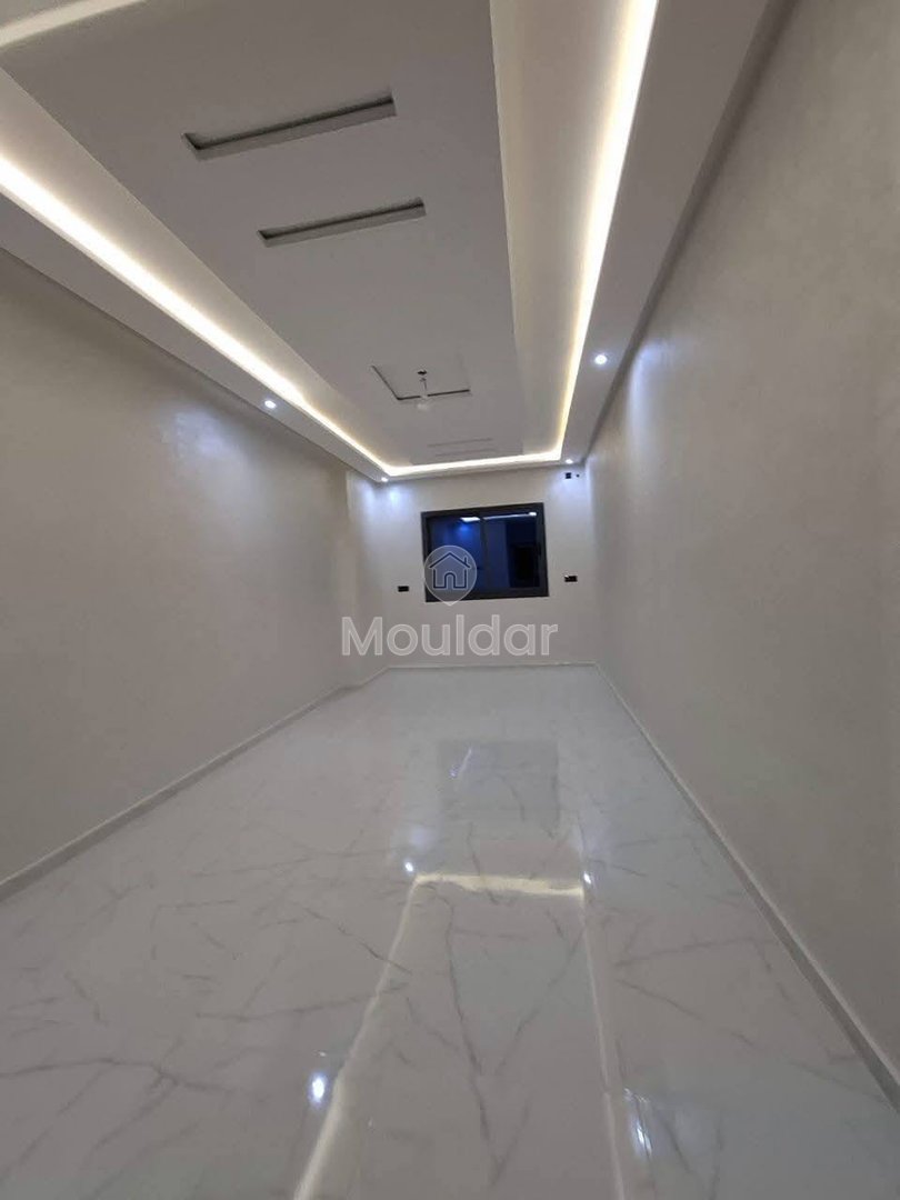 Apartment in Martil: 2 Bedrooms with Balcony and Equipped Kitchen - Photo 3