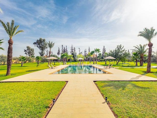 فيلا فاخرة في مراكش: ملاذ مع حمام سباحة وحديقة - Photo 12