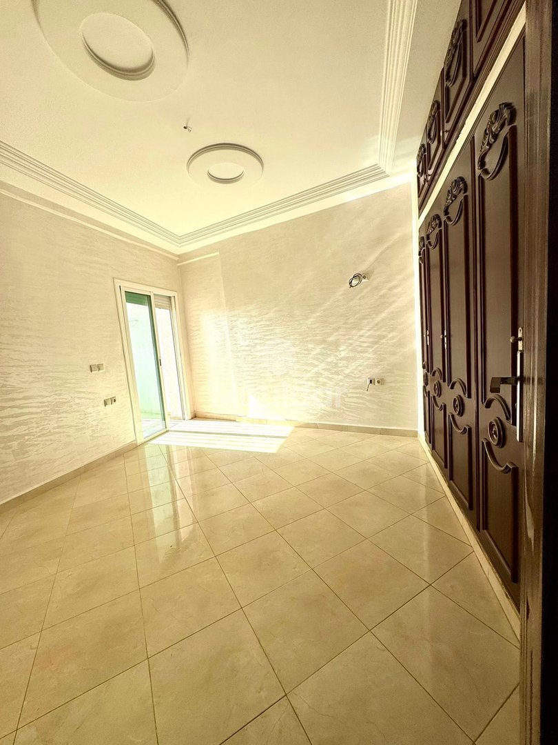 Apartamento Moderno en Venta en Fez: 3 Habitaciones, Balcón - Photo 3