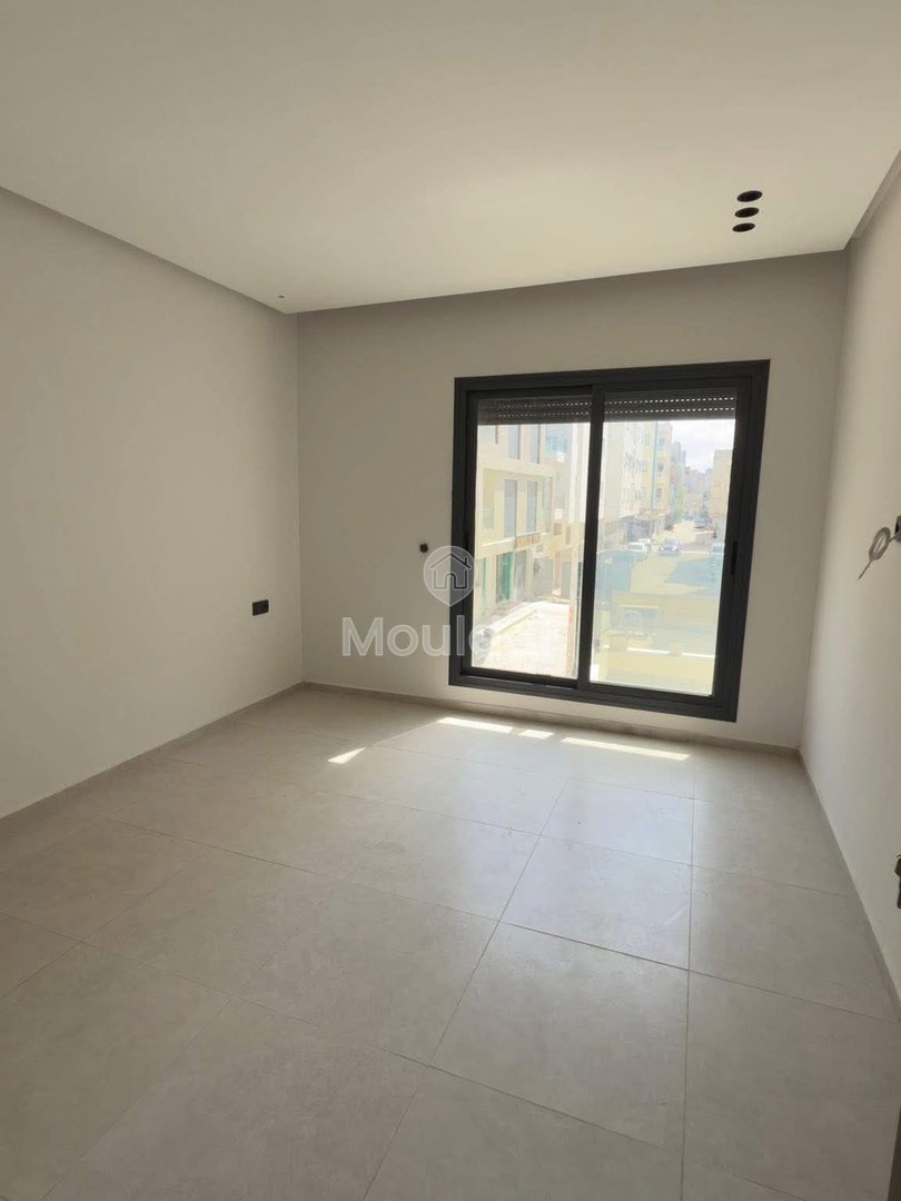 Γοητευτικό Διαμέρισμα προς Πώληση στο Martil – 3 Υπνοδωμάτια με Μπαλκόνι - Photo 2