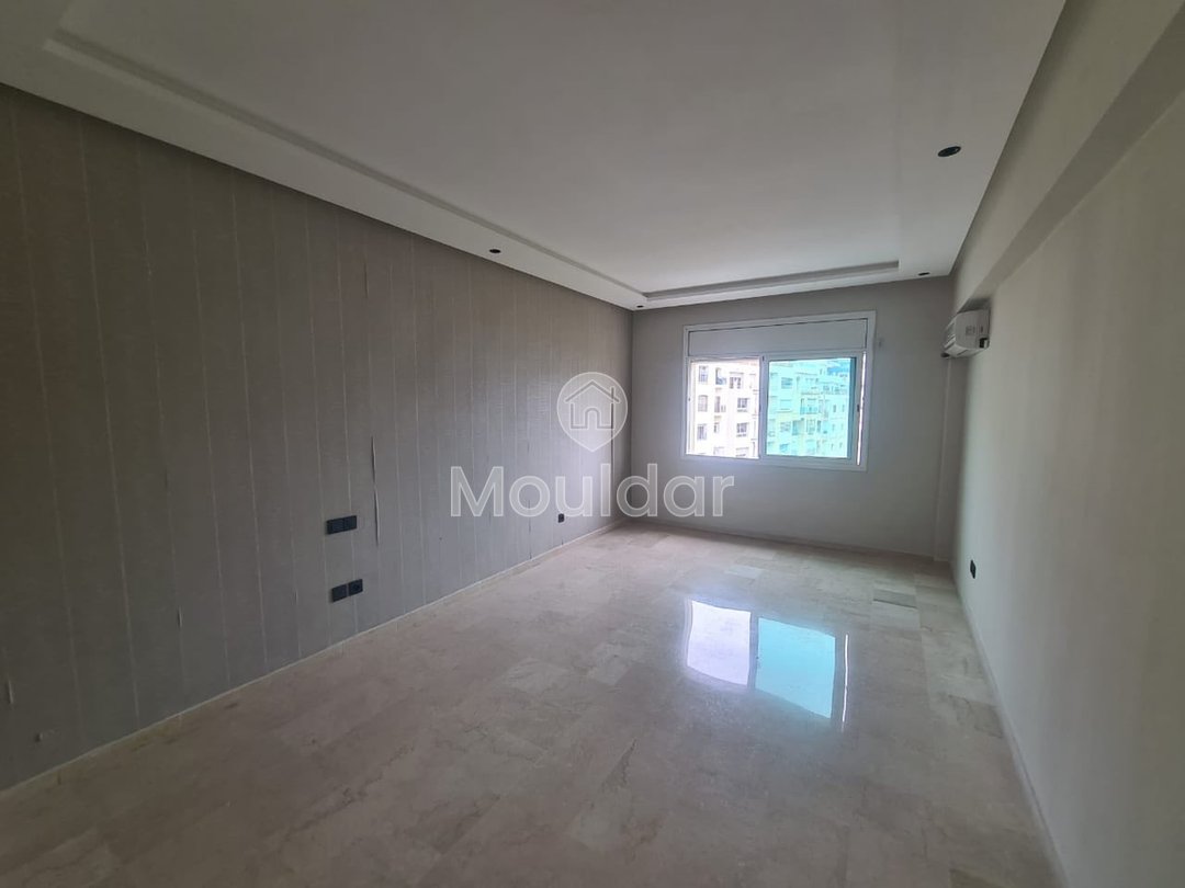 استأجر شقة مكونة من 4 غرف نوم مع شرفة في الدار البيضاء - Photo 3