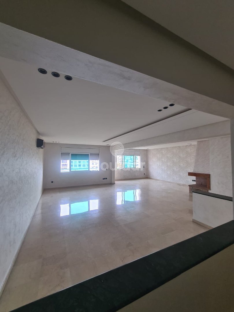 استأجر شقة مكونة من 4 غرف نوم مع شرفة في الدار البيضاء - Photo 1