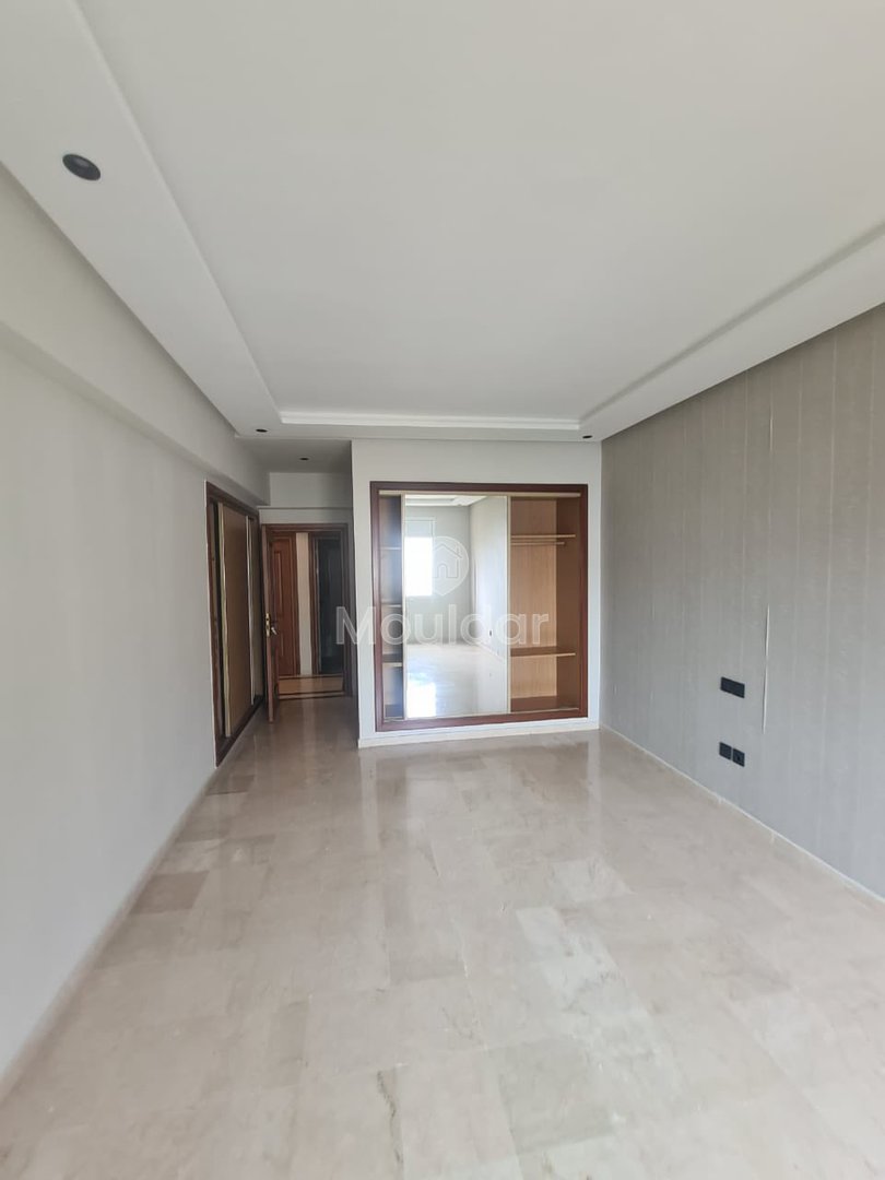 استأجر شقة مكونة من 4 غرف نوم مع شرفة في الدار البيضاء - Photo 4