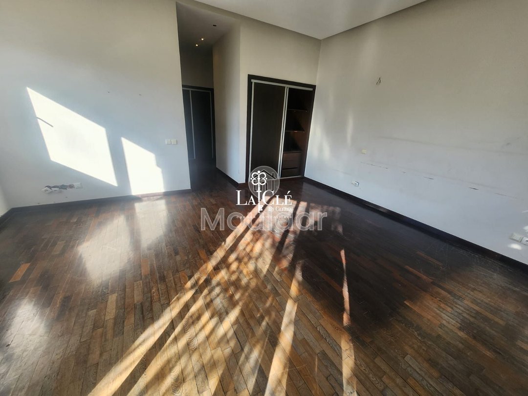 فيلا فاخرة في الدار البيضاء: أناقة وراحة لا تضاهى - Photo 4