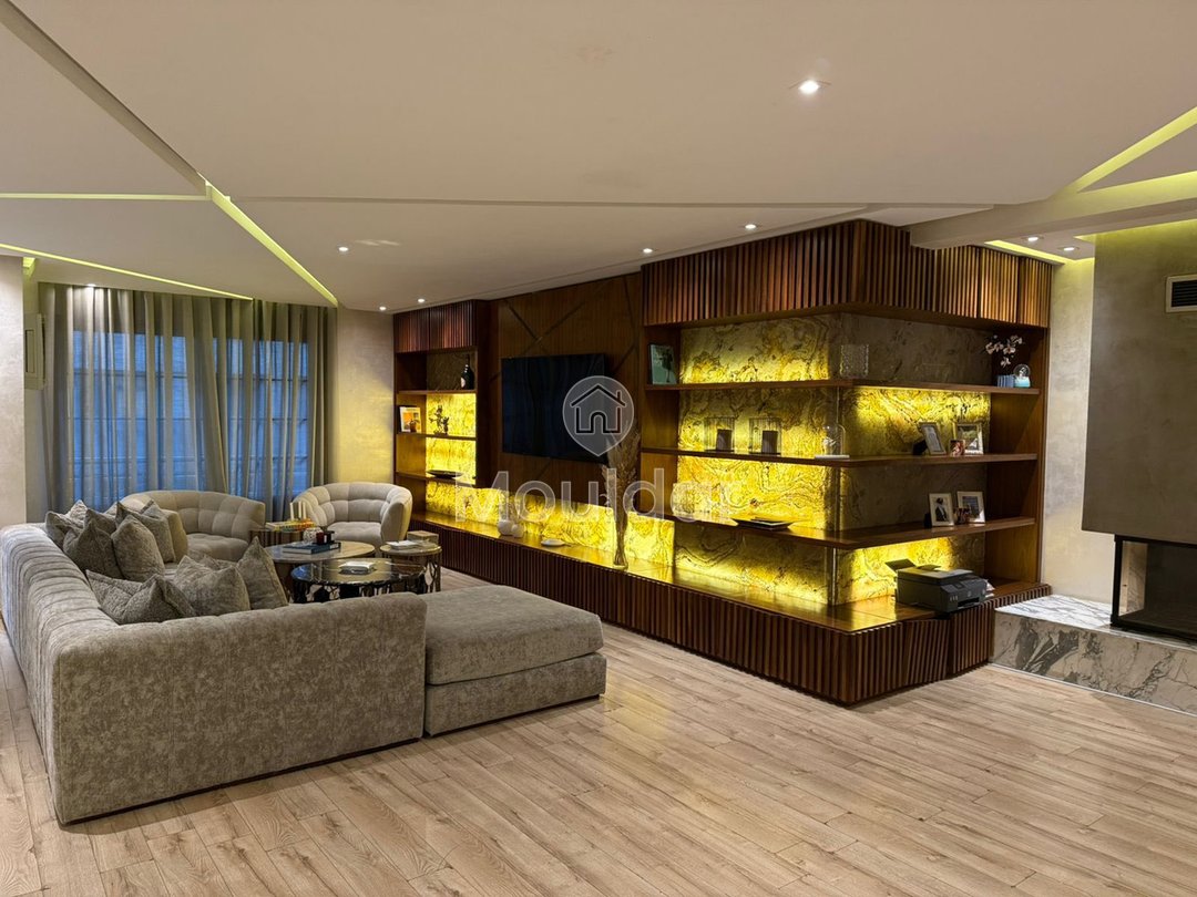 Casablanca'da balkonlu ve şömineli geniş bir daire - Photo 4