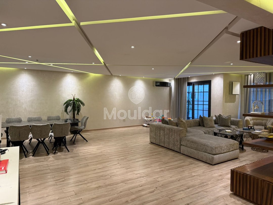 Casablanca'da balkonlu ve şömineli geniş bir daire - Photo 1