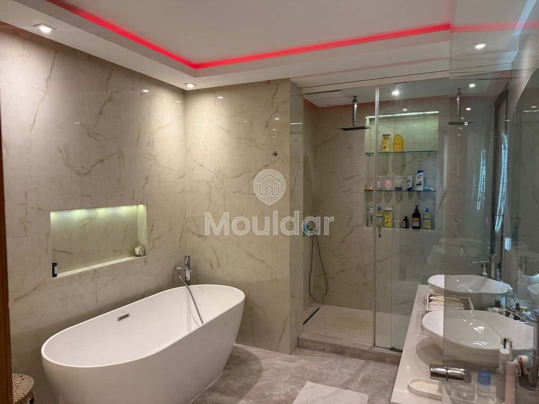 Casablanca'da balkonlu ve şömineli geniş bir daire - Photo 11