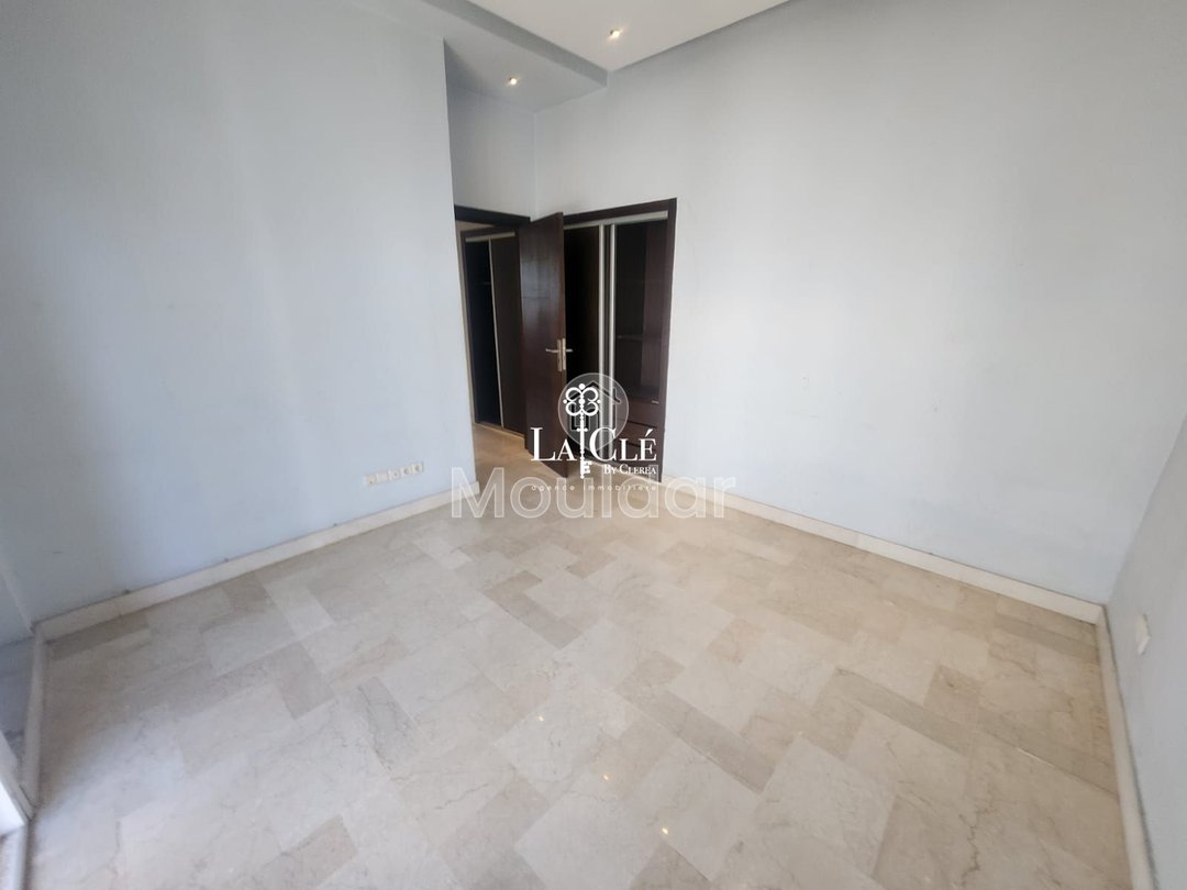 فيلا فاخرة في الدار البيضاء: أناقة وراحة لا تضاهى - Photo 3