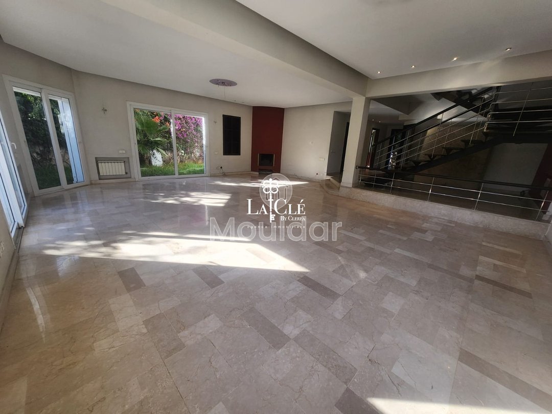 فيلا فاخرة في الدار البيضاء: أناقة وراحة لا تضاهى - Photo 1