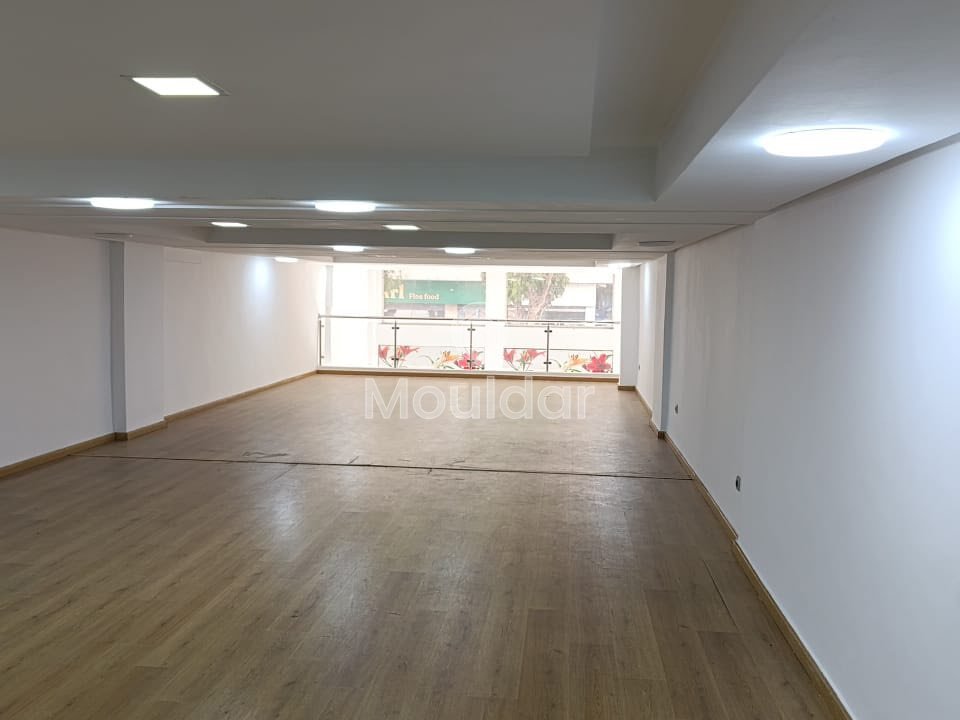 Εξαιρεμένη Ευκαιρία: Εμπορικό Κτήριο προς Πώληση στη Καζαμπλάνκα - Photo 1