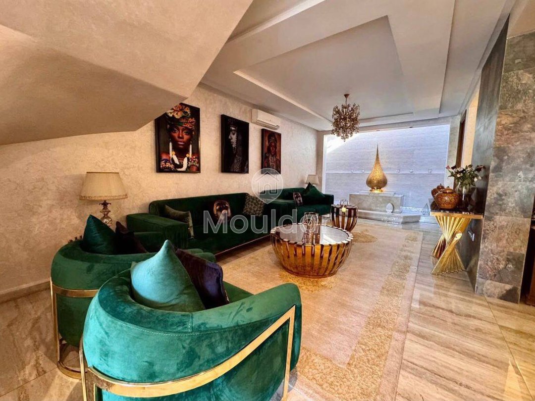 Spacious villa for sale in Marrakech - 5 bedrooms, parking included - Photo 3