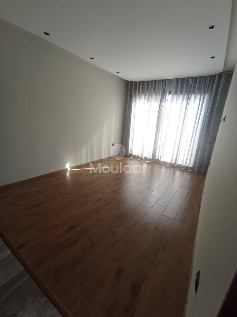 Casablanca'da Teraslı Cazip Daire Kiralık - Photo 1