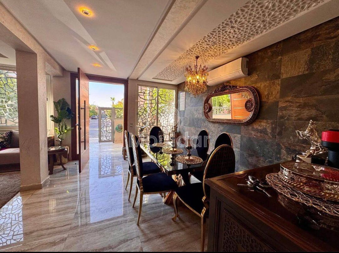 Spacious villa for sale in Marrakech - 5 bedrooms, parking included - Photo 7