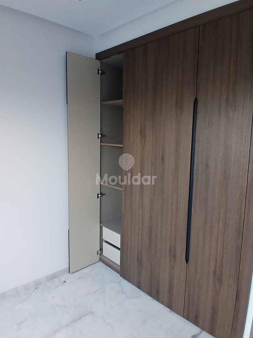 Gelegen im Viertel Hôpitaux in Casablanca, ist dieses Studio zur Vermietung. Sicherheit, Aufzug, Parkplatz in Casablanca - Photo 3