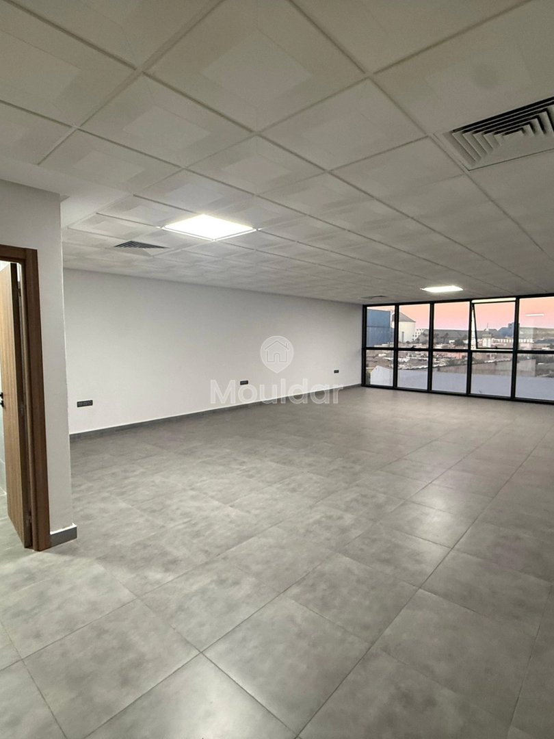 مكتب للإيجار في الدار البيضاء: مساحة 82م² مؤمنة وعملية - Photo 3