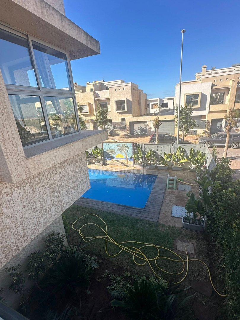 فيلا رائعة في الدار البيضاء: ٤ غرف نوم، مسبح وأمن - Photo 7