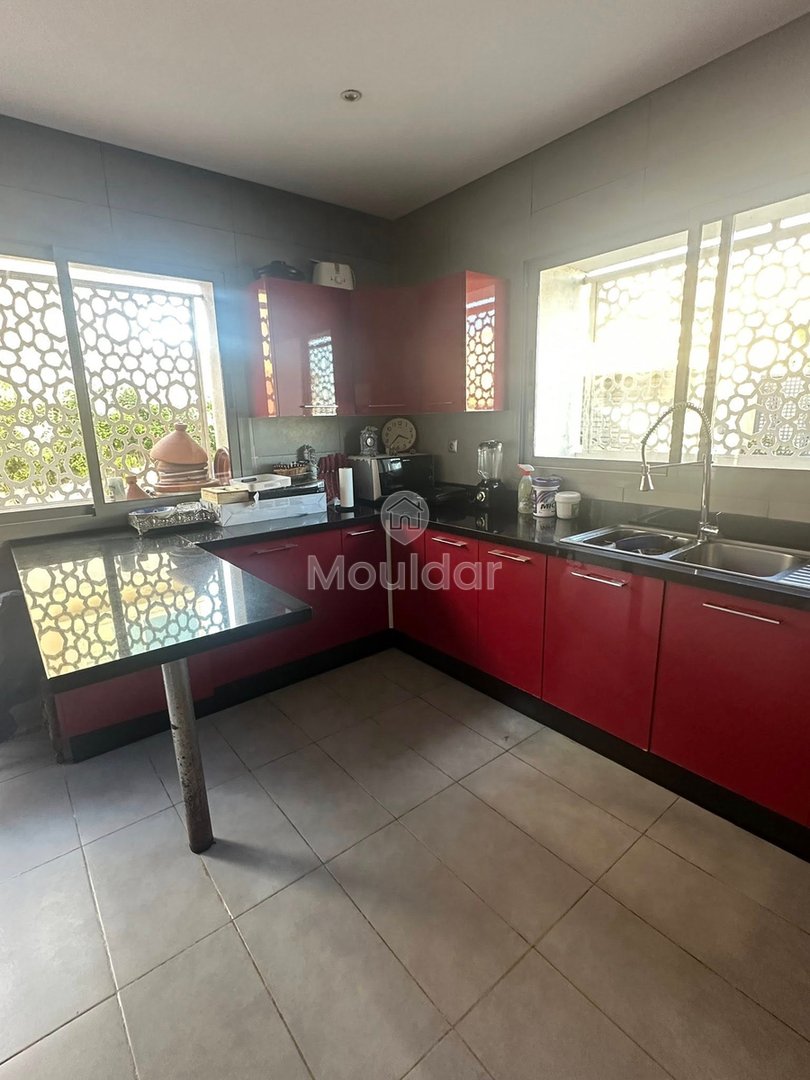 فيلا رائعة في الدار البيضاء: ٤ غرف نوم، مسبح وأمن - Photo 8