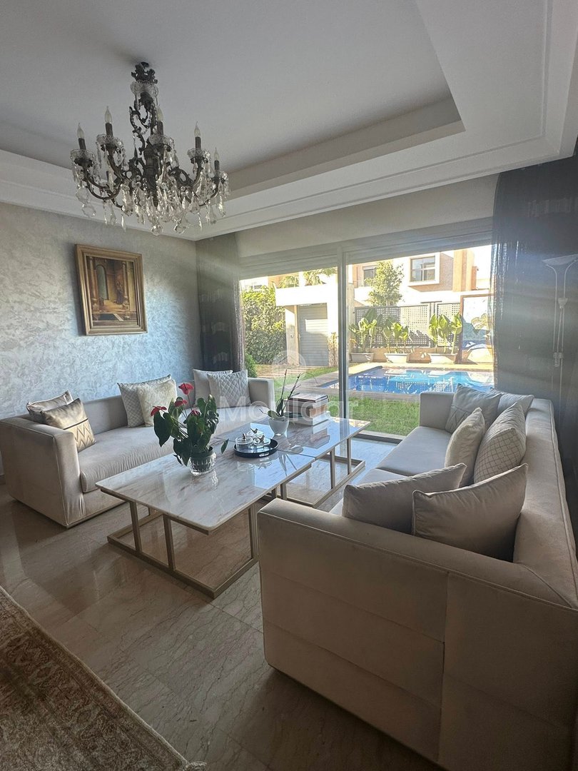 فيلا رائعة في الدار البيضاء: ٤ غرف نوم، مسبح وأمن - Photo 4