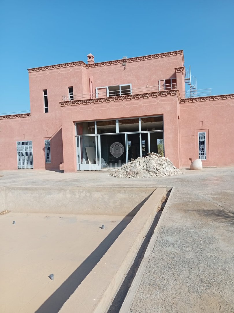 Elegant Villa for Sale in Marrakech, 10,000 m² of Luxury - Photo 3