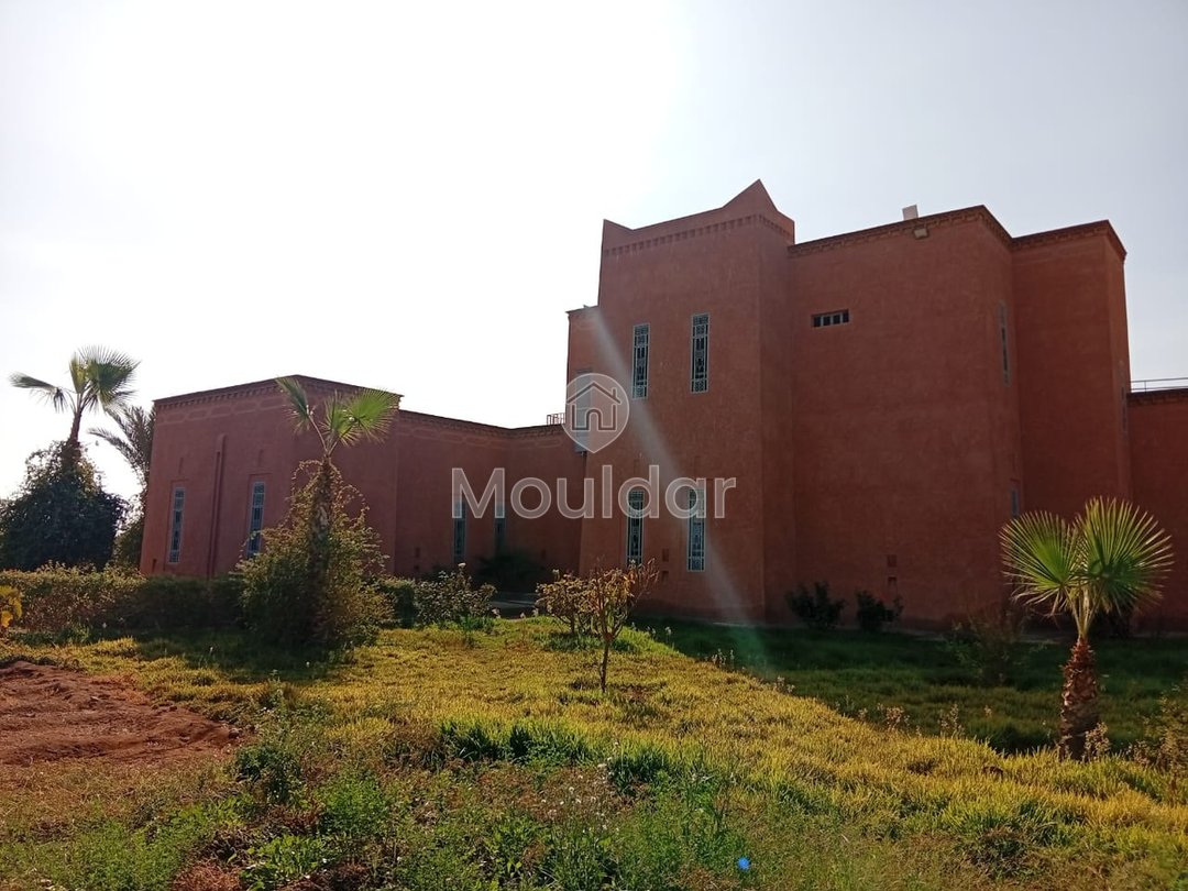 Elegant Villa for Sale in Marrakech, 10,000 m² of Luxury - Photo 1