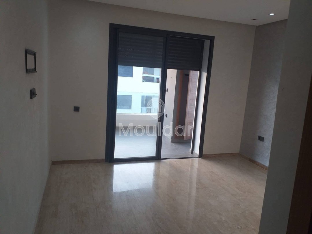 للايجار: شقة 3 غرف نوم مع شرفة في دار بوعزة - Photo 3