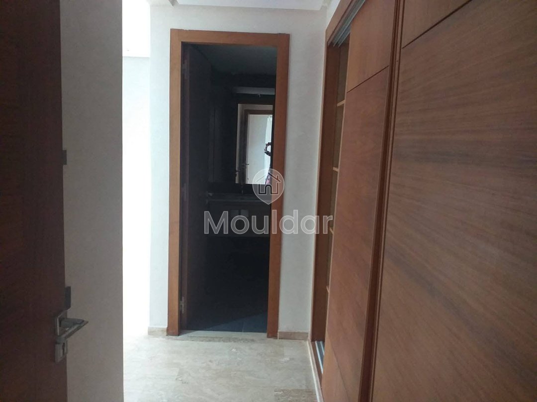 للايجار: شقة 3 غرف نوم مع شرفة في دار بوعزة - Photo 4