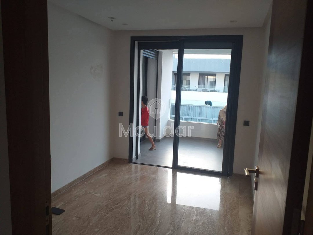 للايجار: شقة 3 غرف نوم مع شرفة في دار بوعزة - Photo 2