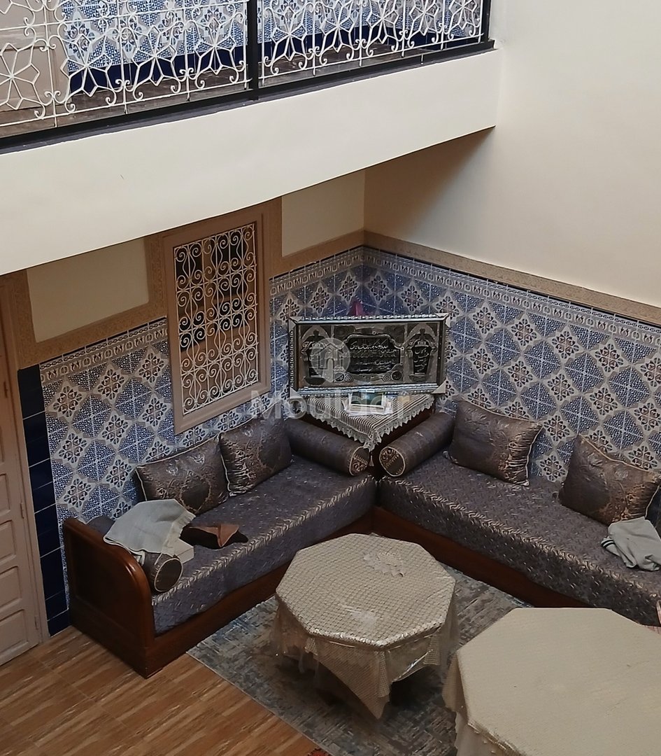 رياض للبيع في مراكش: 7 غرف مع تراس وفناء - Photo 2