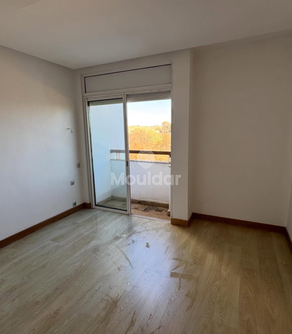 Villa Espaciosa en Alquiler en Bouskoura con Encantadora Chimenea - Photo 4