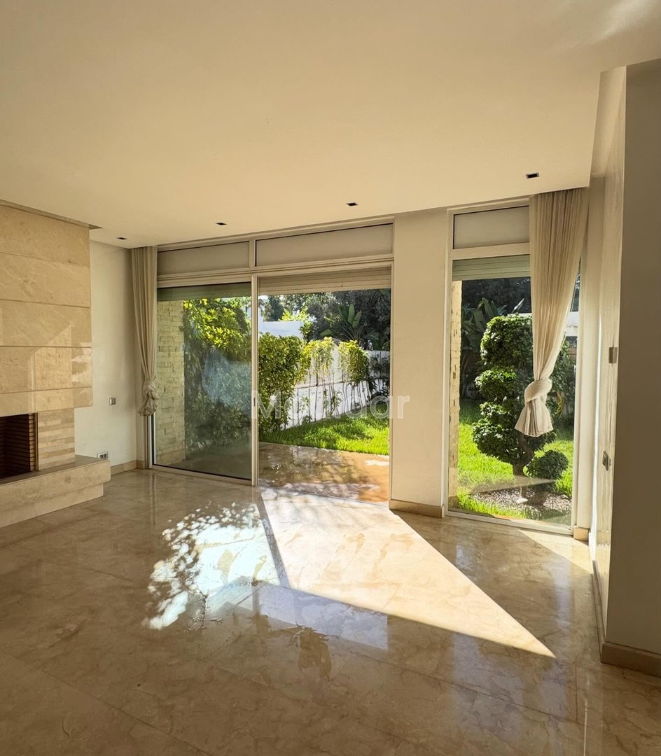 Villa Espaciosa en Alquiler en Bouskoura con Encantadora Chimenea - Photo 1