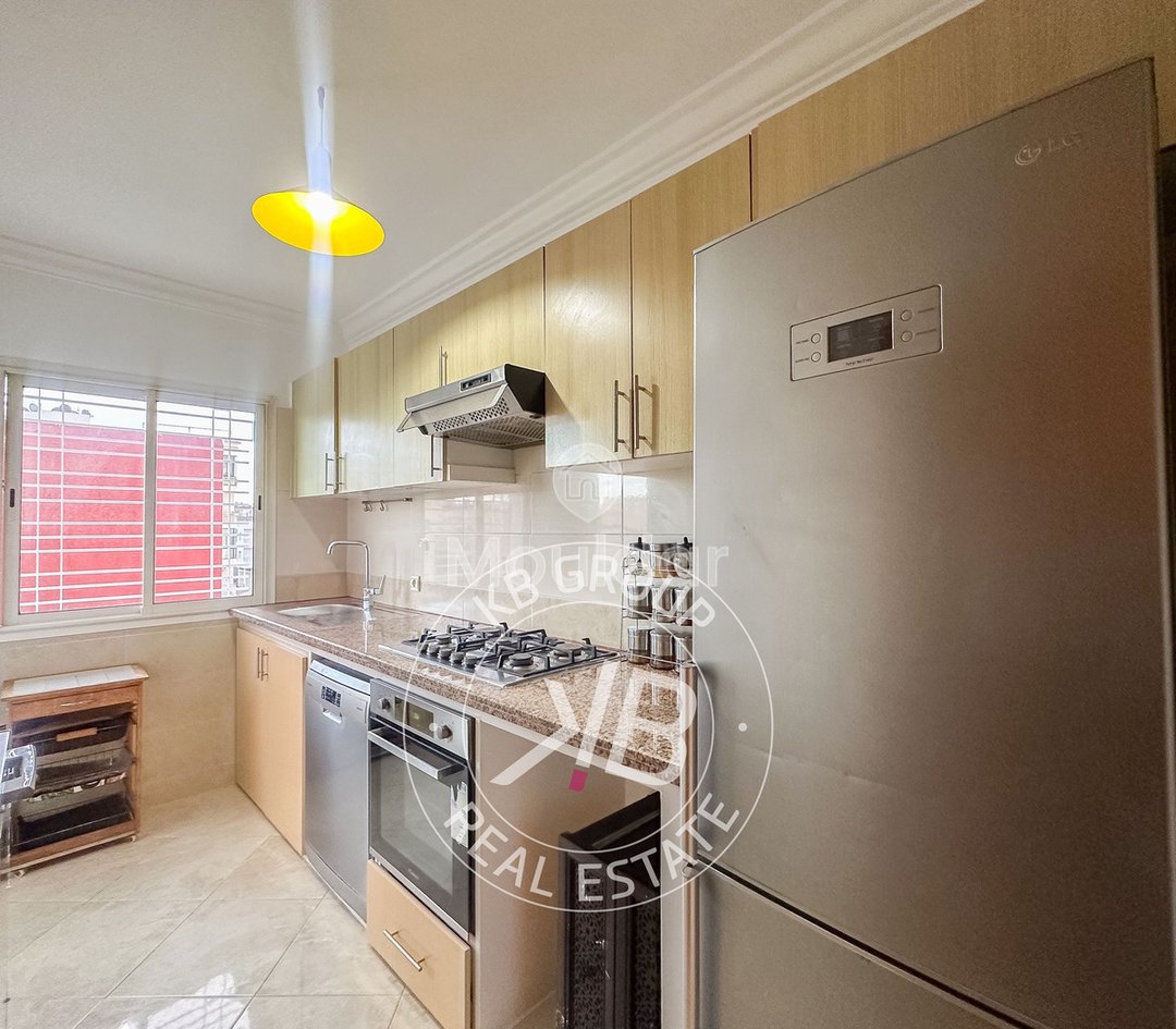 KB GROUP REAL ESTATE oferece para aluguel um belíssimo apartamento mobiliado de 82 m², localizado em Wifak, no 4º andar de um edifício seguro. Este imóvel dispõe de elevador e de uma vaga de garagem. - Photo 8