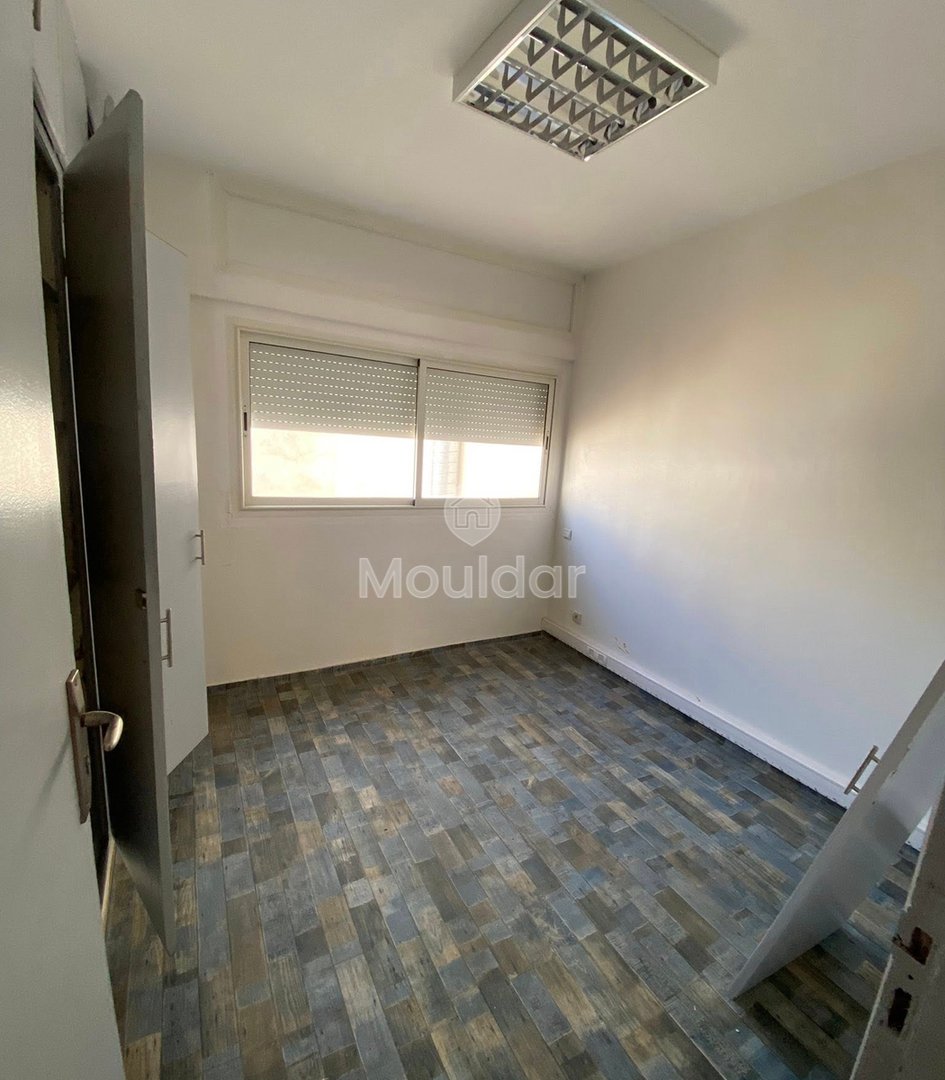 Te huur: kantoorruimte: 1 Kamer op de 3e verdieping in Agdal - Photo 3