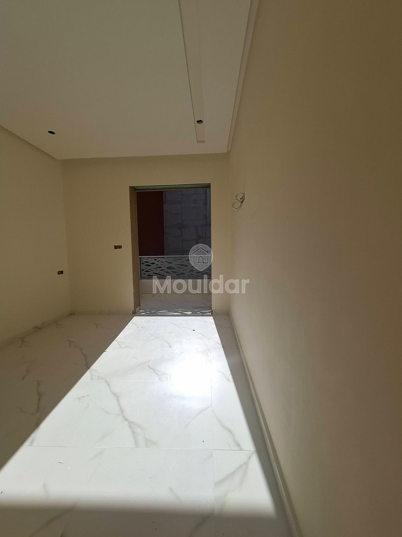 Charming 3-Bedroom Apartment in Martil with Balcony and Kitchen - Photo 4