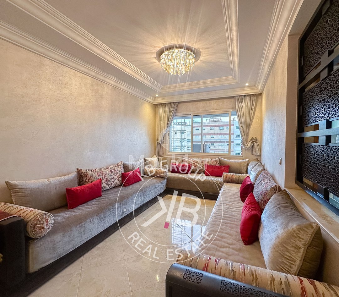 KB GROUP REAL ESTATE oferece para aluguel um belíssimo apartamento mobiliado de 82 m², localizado em Wifak, no 4º andar de um edifício seguro. Este imóvel dispõe de elevador e de uma vaga de garagem. - Photo 2