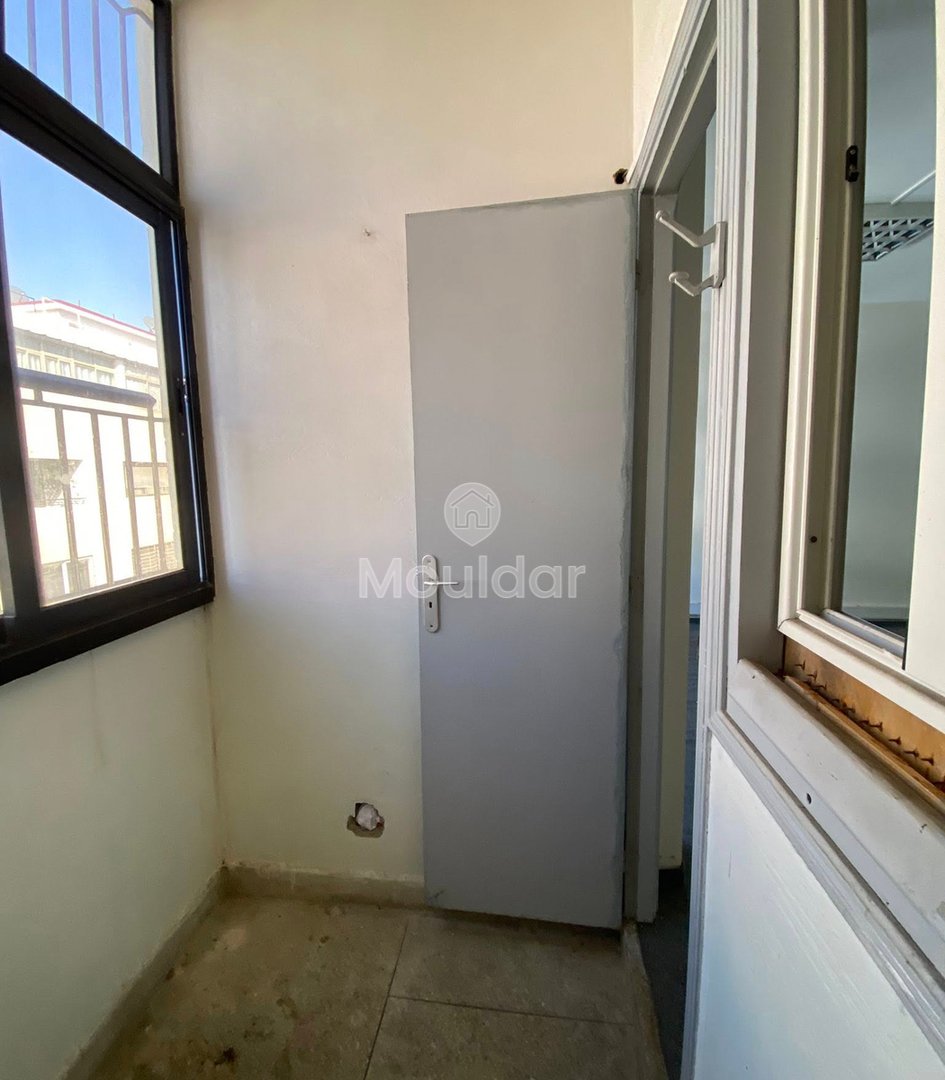 Te huur: kantoorruimte: 1 Kamer op de 3e verdieping in Agdal - Photo 5