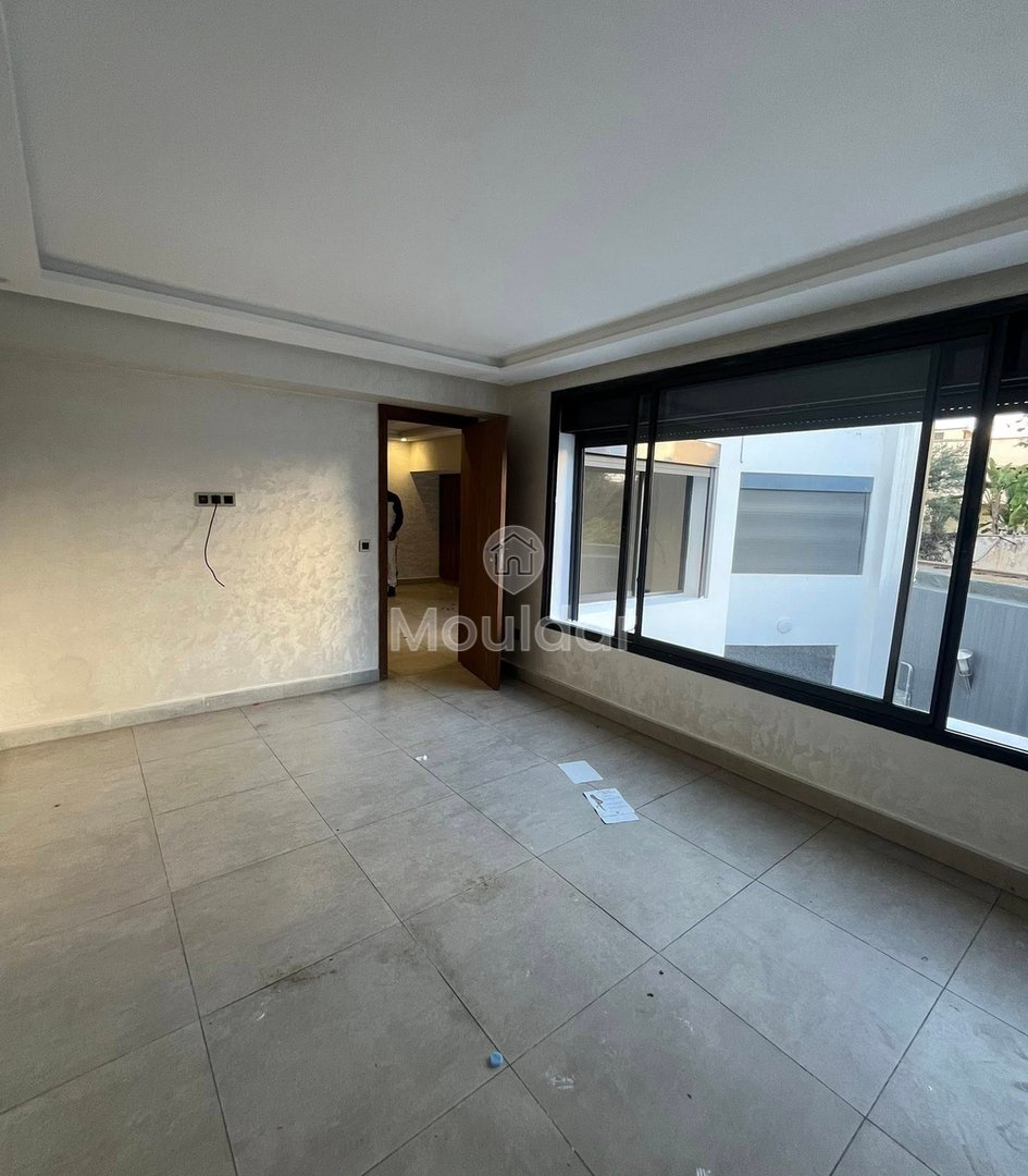 شقة مزدوجة رائعة للإيجار في الدار البيضاء مع تراس وأمان - Photo 1