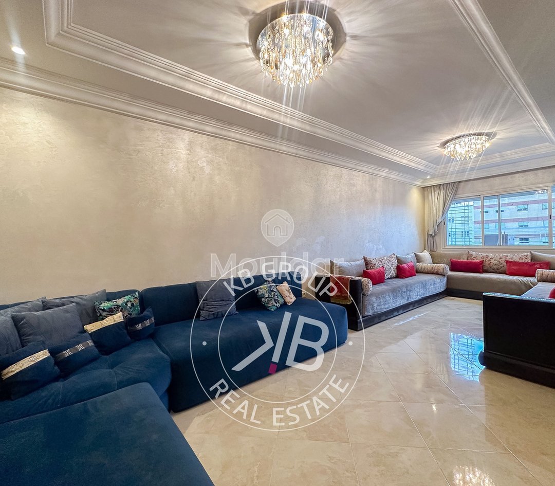 KB GROUP REAL ESTATE oferece para aluguel um belíssimo apartamento mobiliado de 82 m², localizado em Wifak, no 4º andar de um edifício seguro. Este imóvel dispõe de elevador e de uma vaga de garagem. - Photo 1