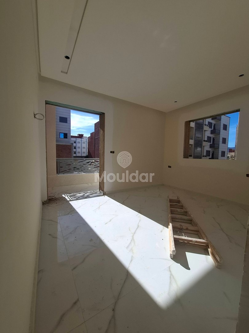 Charming 3-Bedroom Apartment in Martil with Balcony and Kitchen - Photo 1