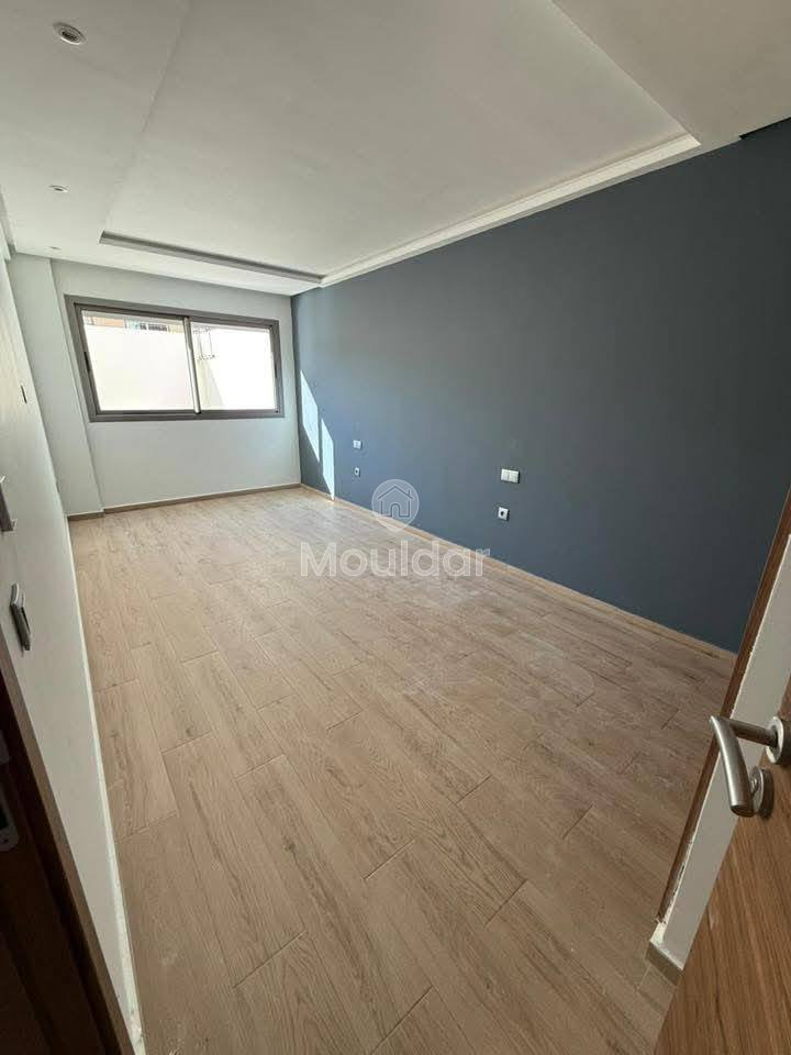 For Rent: Modern 3-Bedroom Apartment with Terrace in Anfa - Photo 4