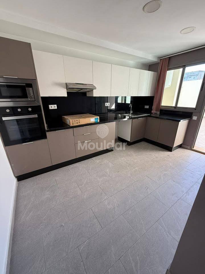 For Rent: Modern 3-Bedroom Apartment with Terrace in Anfa - Photo 9