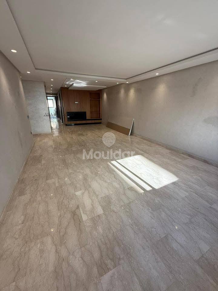 For Rent: Modern 3-Bedroom Apartment with Terrace in Anfa - Photo 3